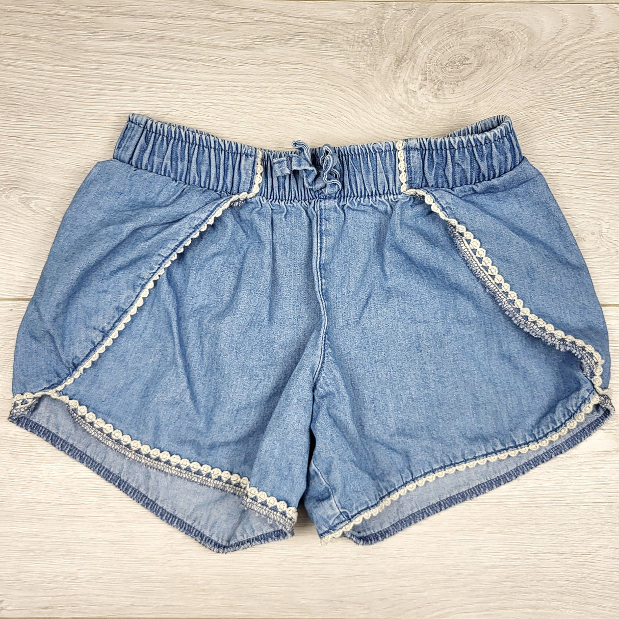 MDWY1 - Old Navy chambray shorts. Size 5T