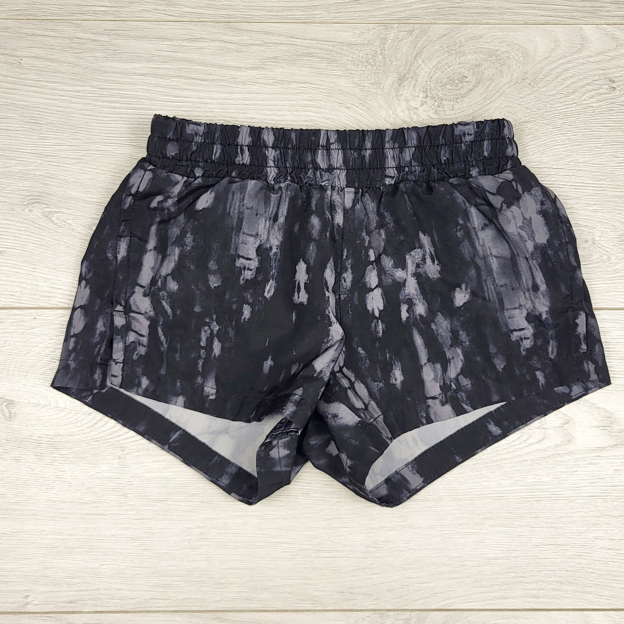 MDWY1 - Old Navy black patterned actie shorts. Size 5T