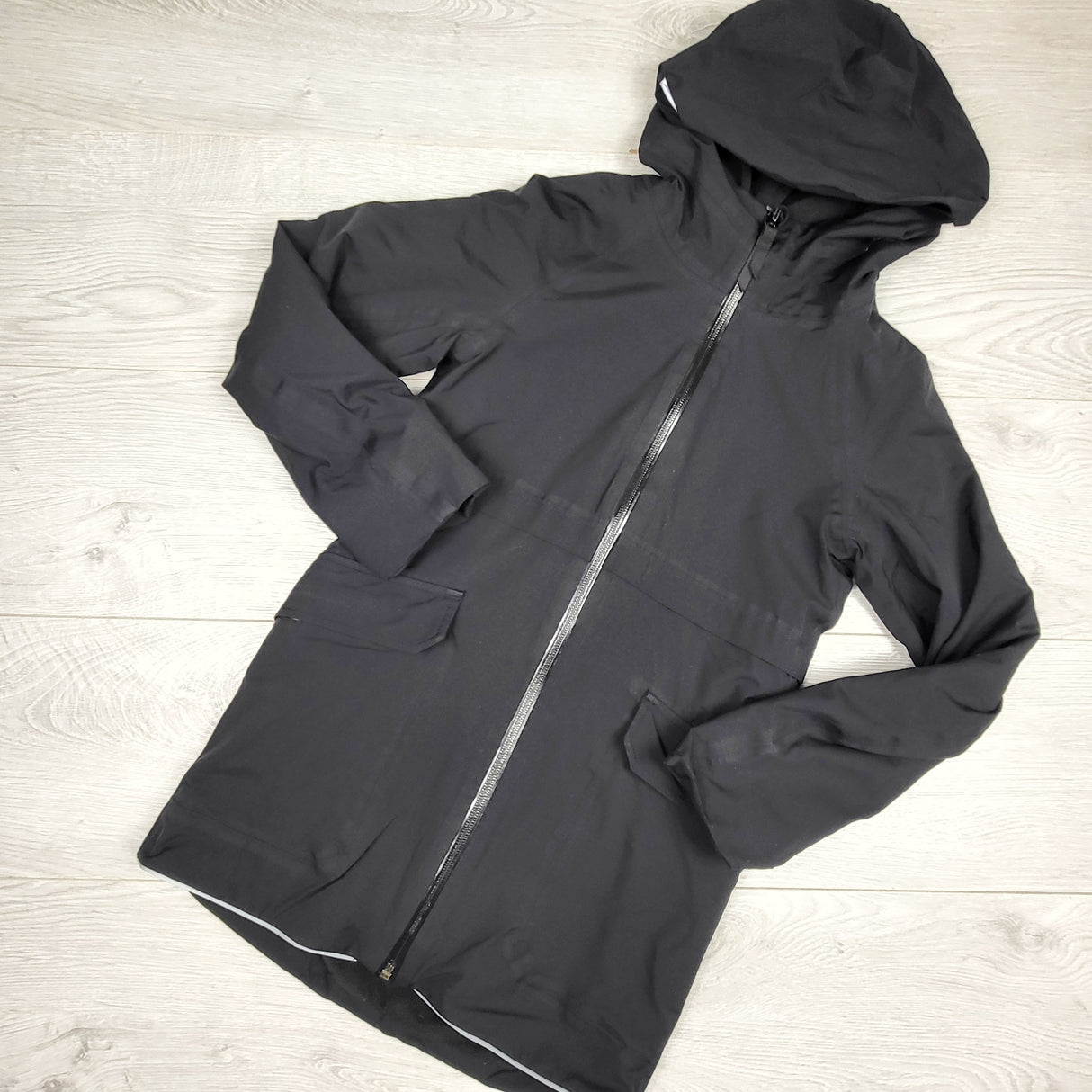 APPL1 - Ivivva (Lululemon) black lightweight fleecy lined hooded jacket. Size 7