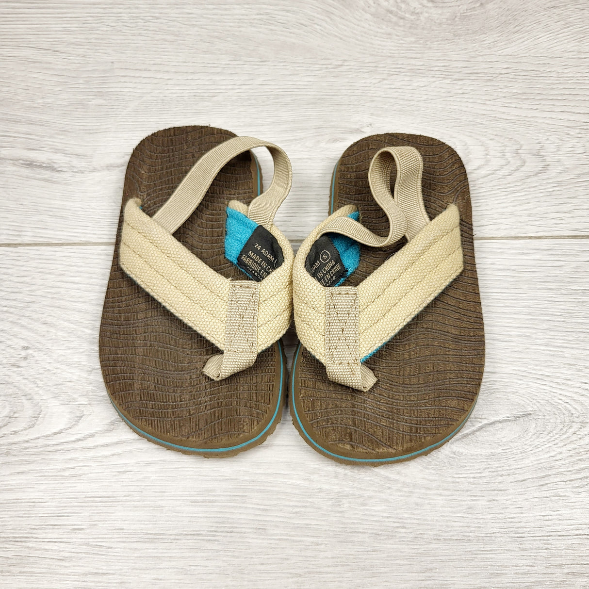 CHLV1 - Canvas flip flop sandals. Size 5