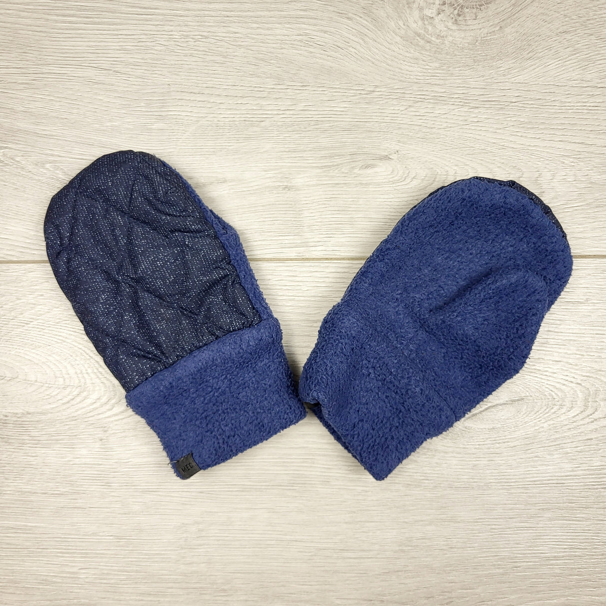 LBYL2 - MEC fleece mittens. Size medium (2 to 4 Years)