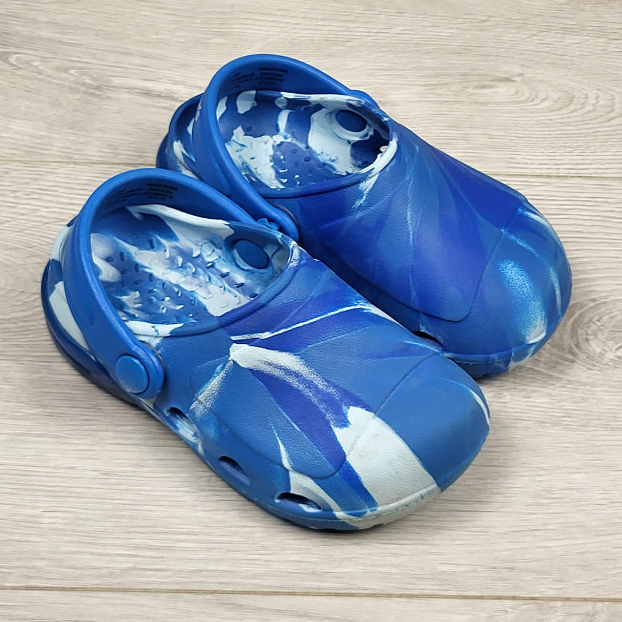 KARE1 - Carters blue tie dye style light up Croc style shoes. Size 7