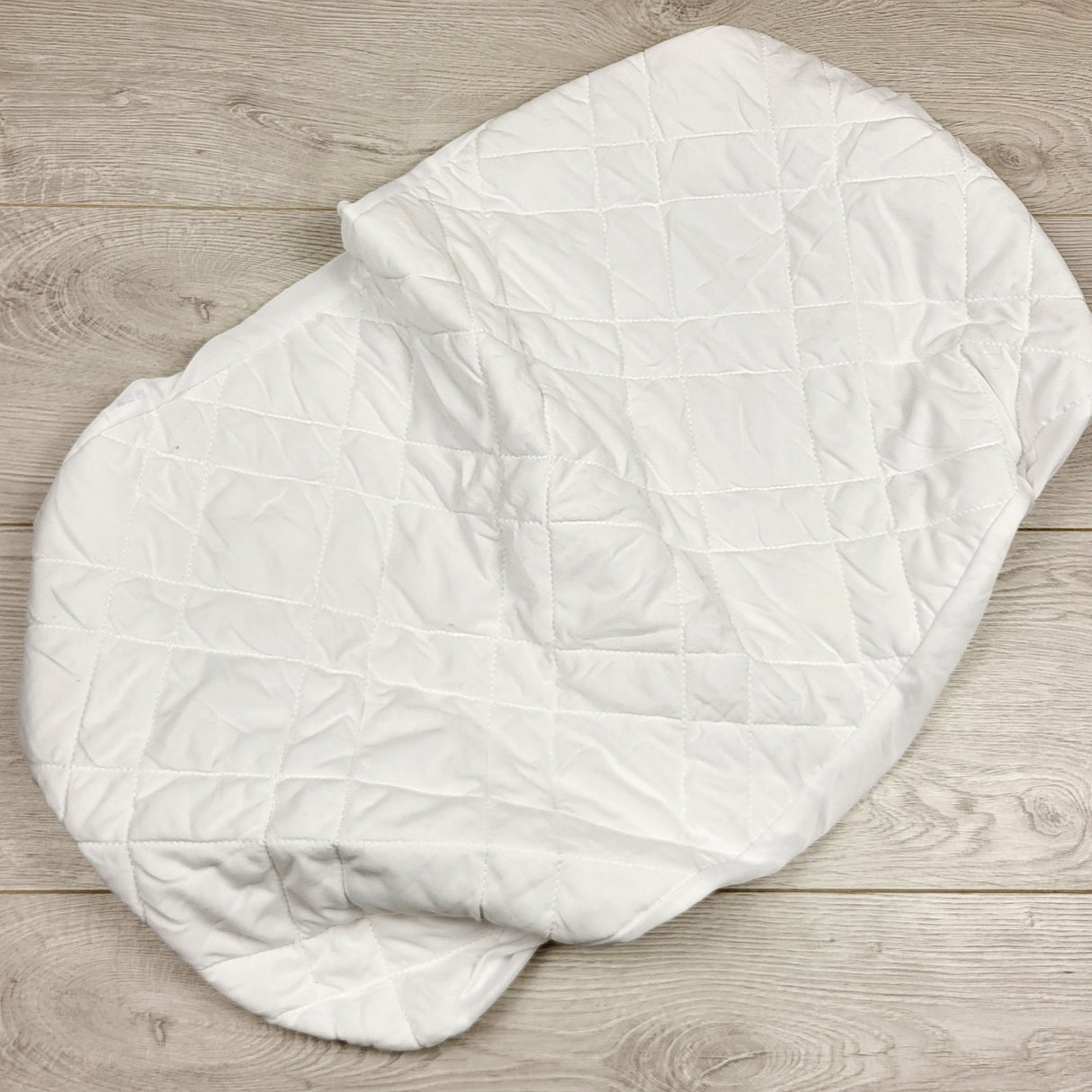 KARE1 - White quilted change pad cover