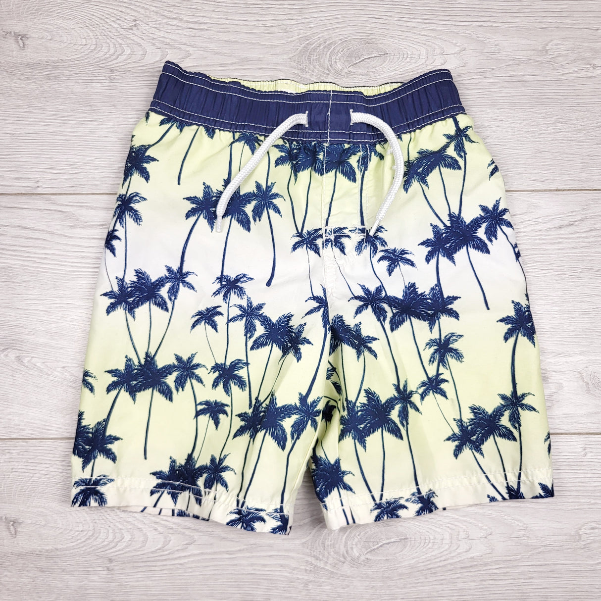 KARE2 - Old Navy mesh lined swim shorts with palm trees. Size 4T