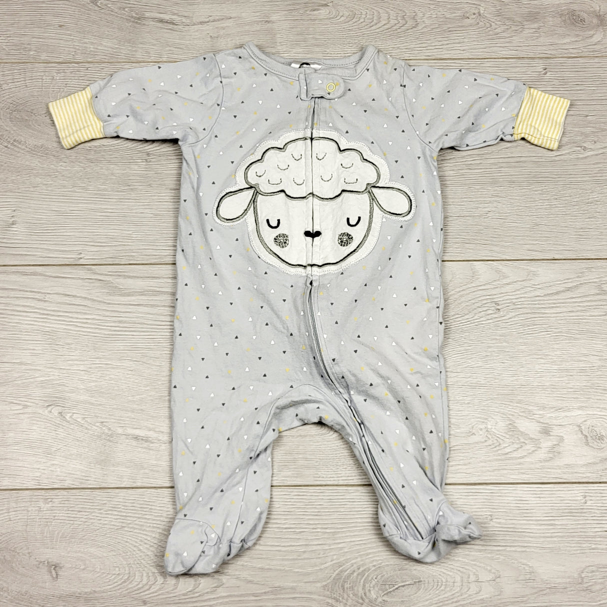 KARE2 - Gerber grey zippered cotton sleeper with sheep. Newborn size