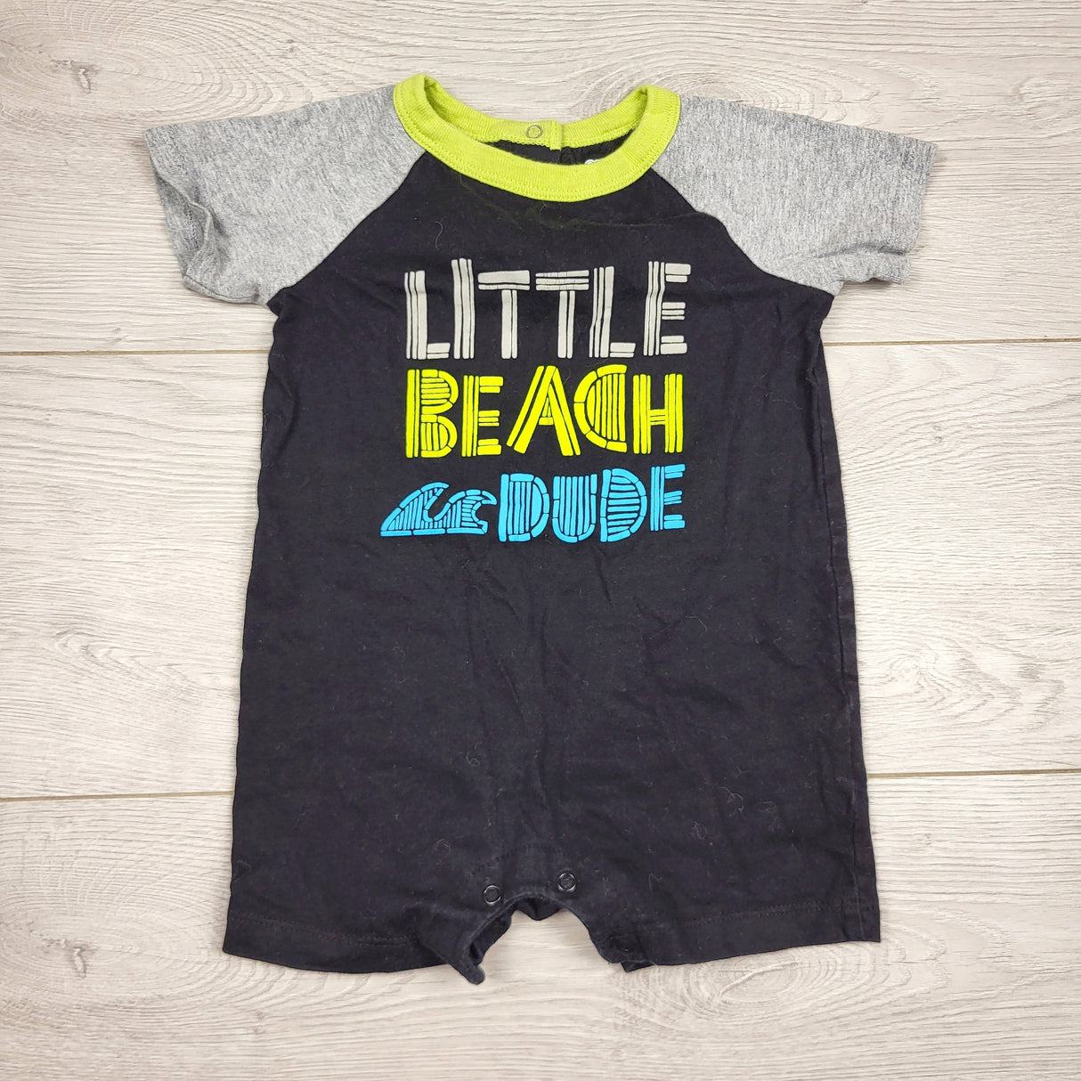 KARE22 - KARE22 - Koala Baby black and grey "Little Beach Dude" romper. Size 3-6 months