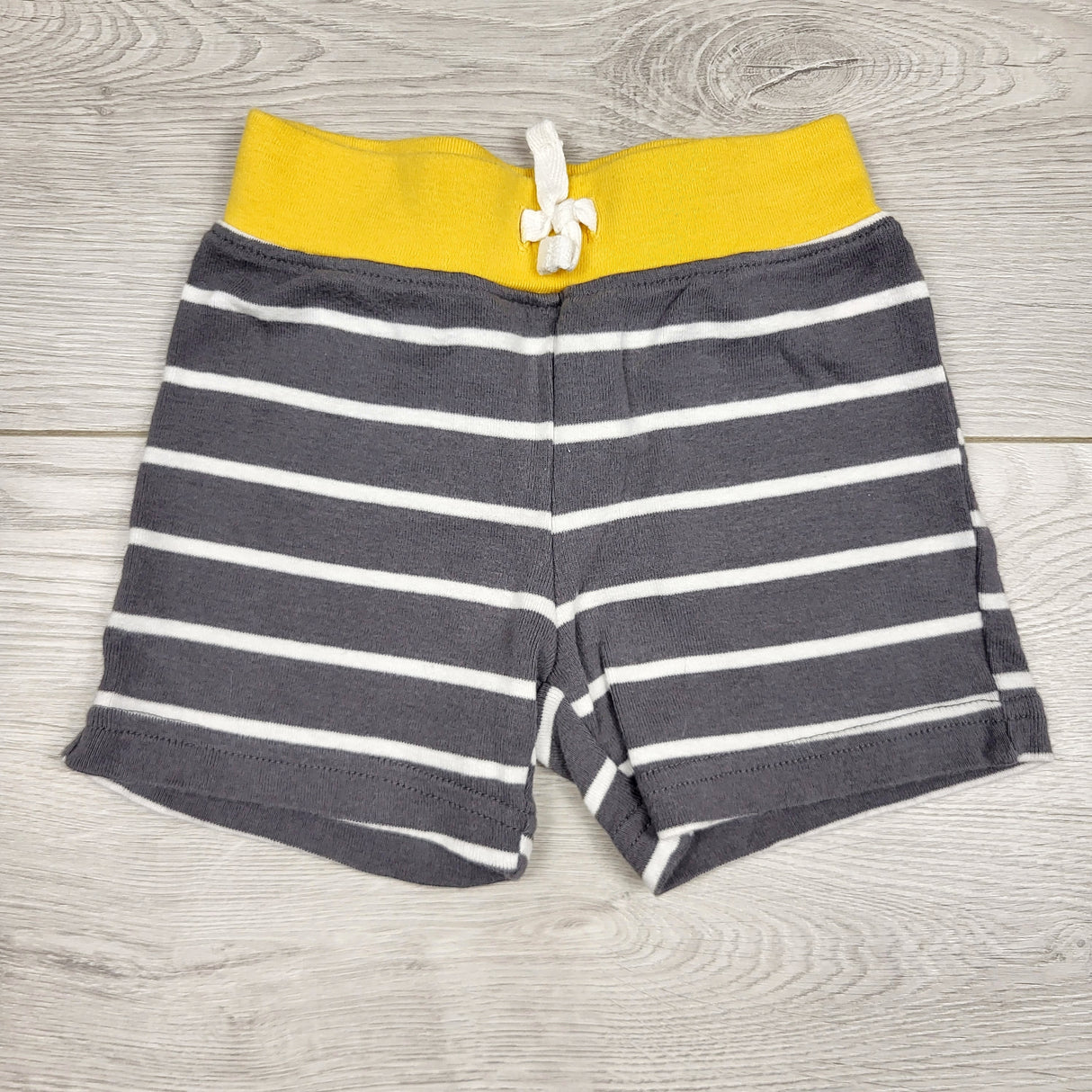 KARE22 - Carters grey striped cotton shorts. Size 6 months