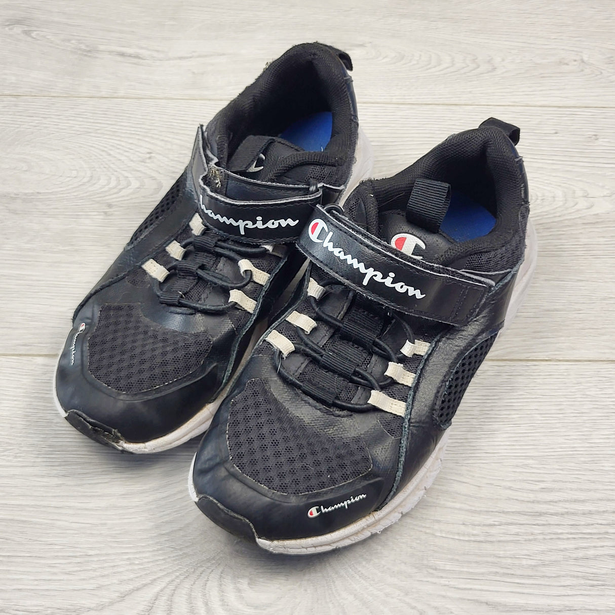 CKLB1 - Champion black running shoes. Youth size 2