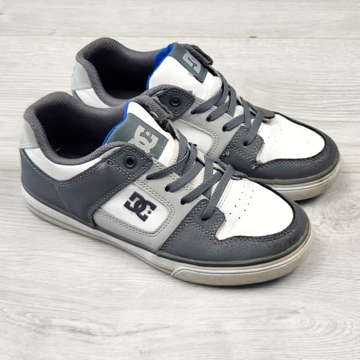 KHW1- DC Shoes two-tone grey skate shoes. Youth size 2