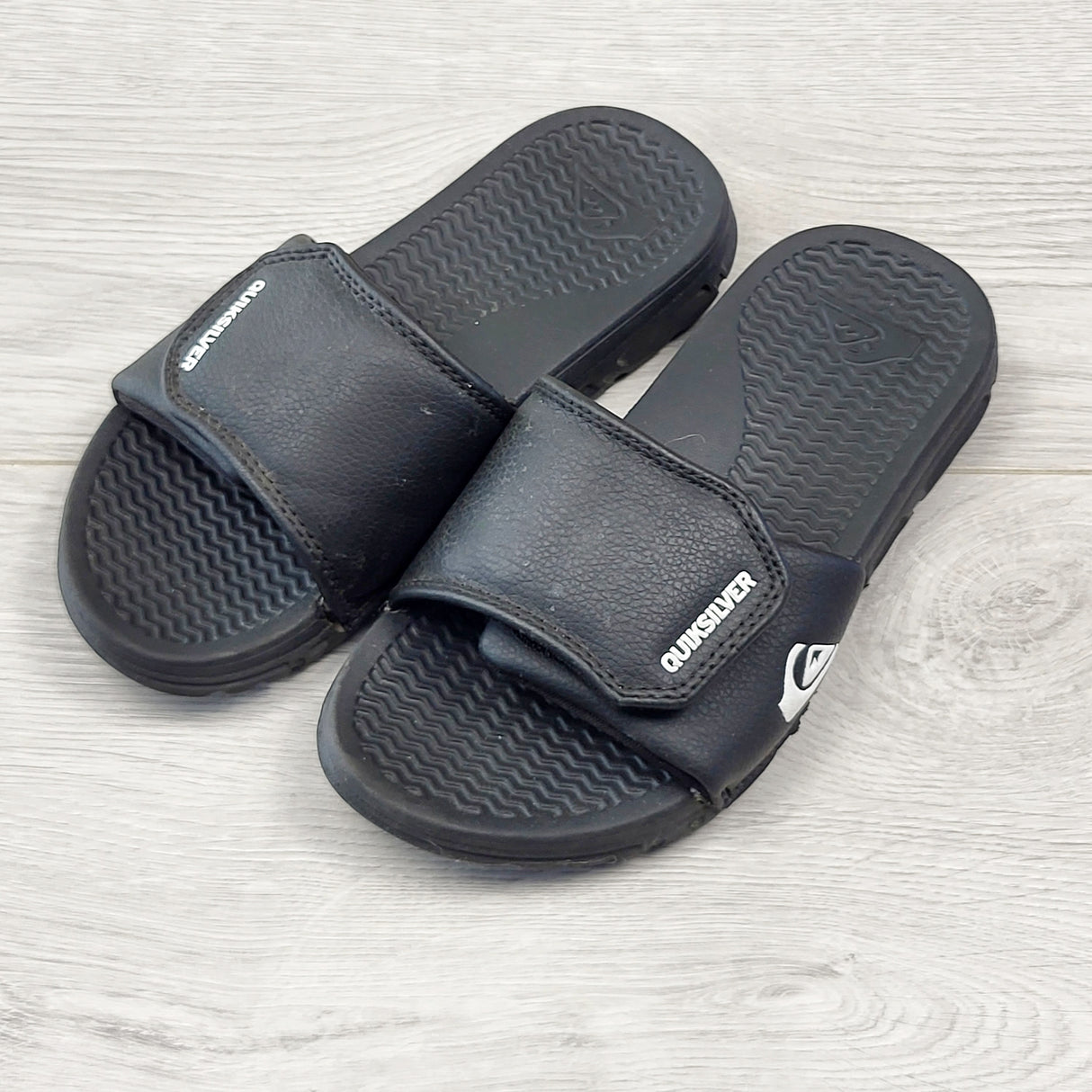 KHW1 - Quiksilver "Bright Coast" adjustable slide style sandals. Size like a youth size 1