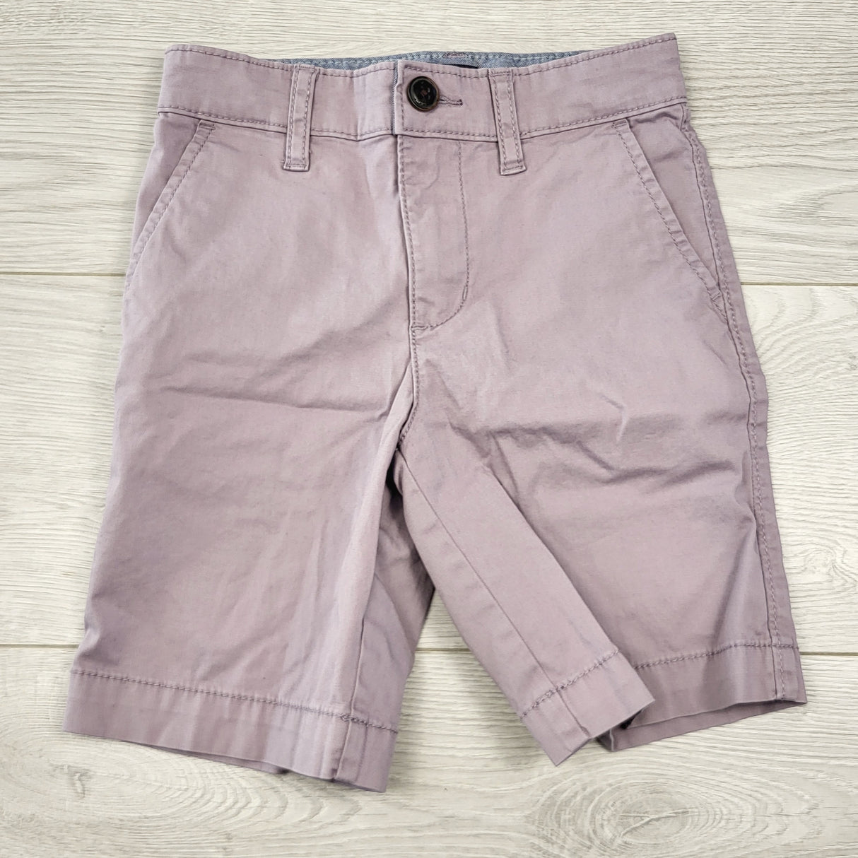 KHW1 - Oshkosh pale purple chino style shorts. Size 5T