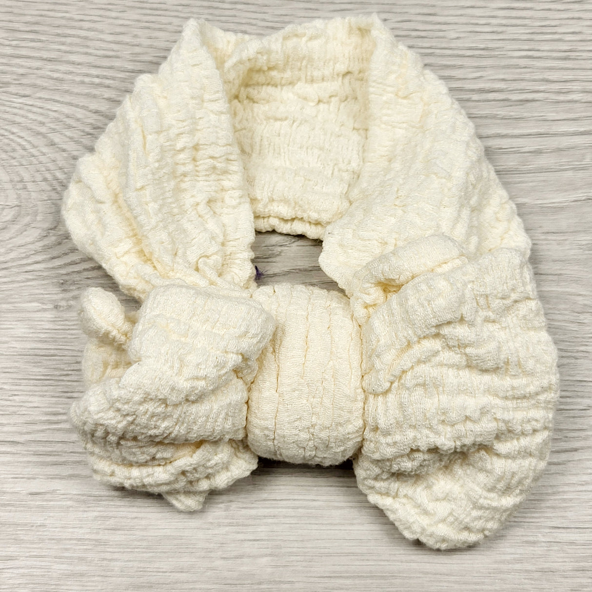 MWLL11 - Cream colured bow headband. Infant sized