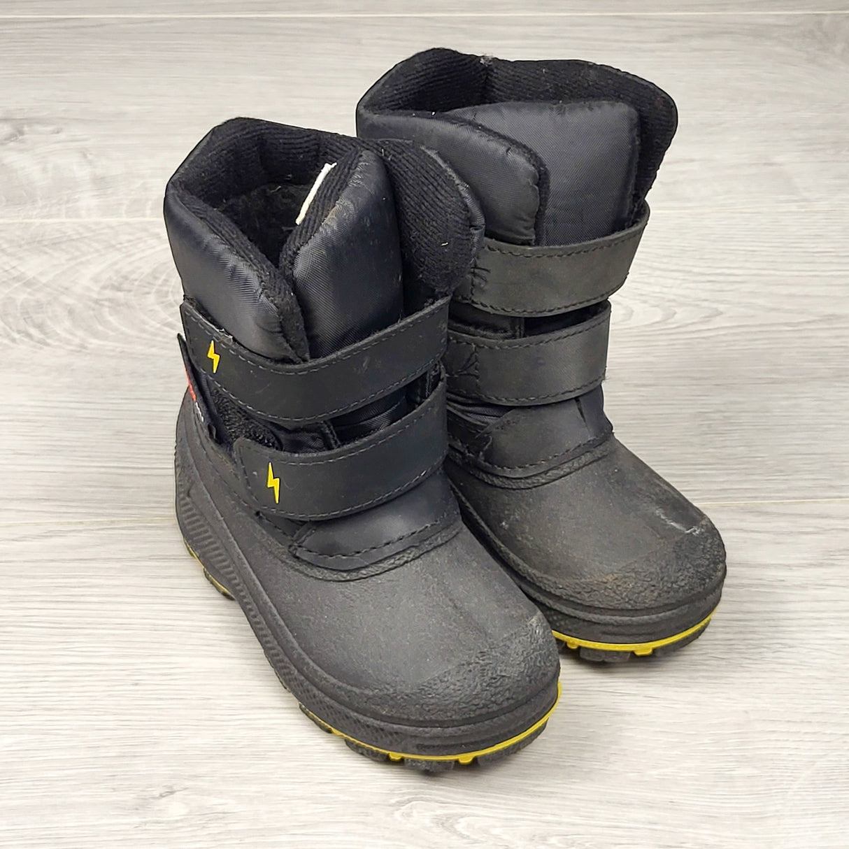 NTLL1 - Black fleece lined snow boots. Size 6