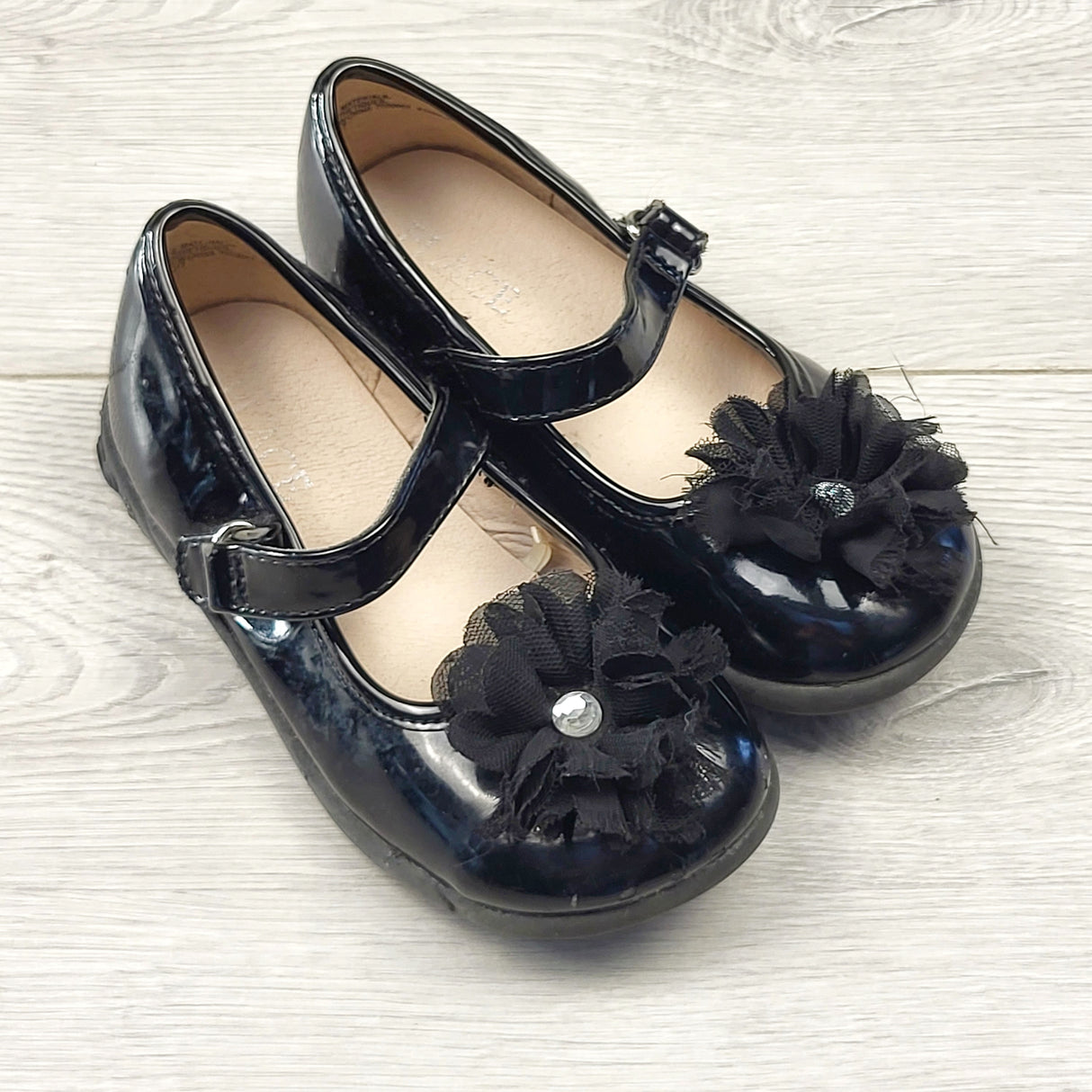 OAG1 - Children's Place black patent leather shoes with flowers. Size 9