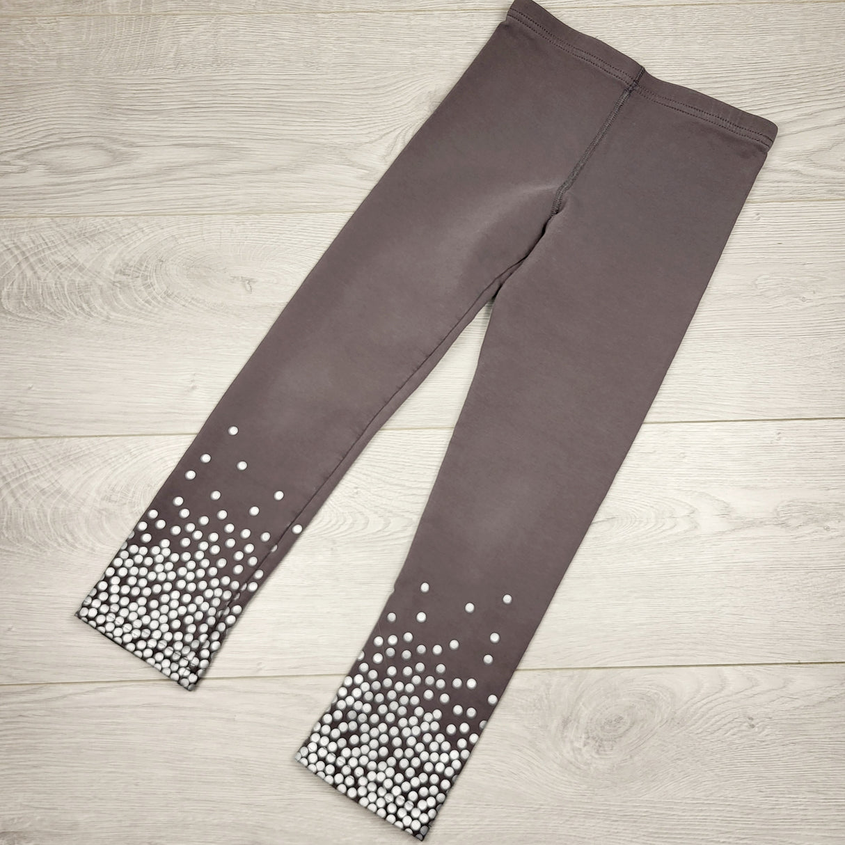 OAG1 - Peekaboo Beans grey leggings with silver polka dots. Size 7