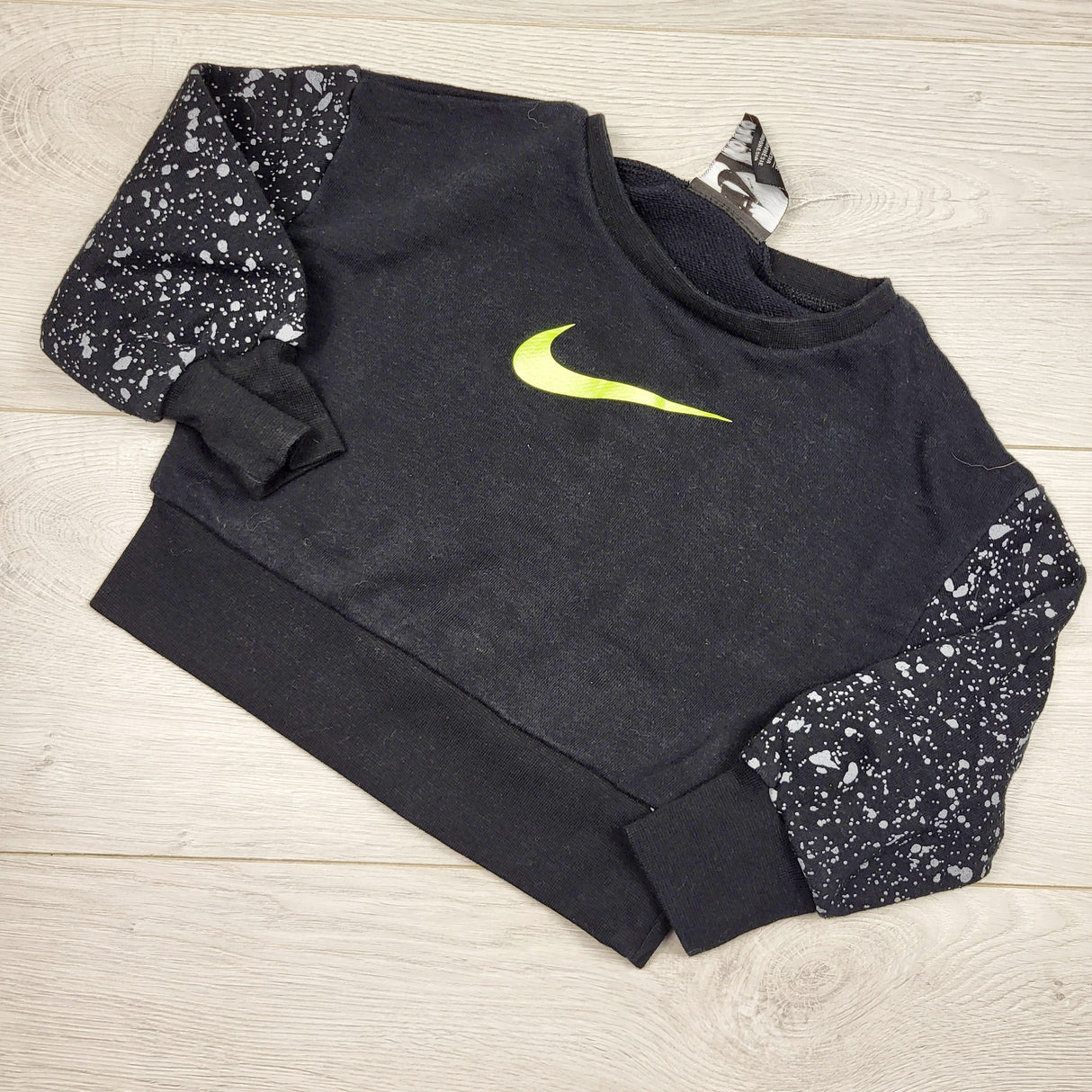 DMKY2 - Nike black splatter pattern pullover crewneck. Size 2T