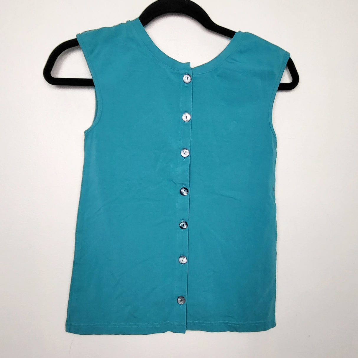 MGRE2 - Peekaboo Beans teal button down sleeveless top. Size 10 🍁