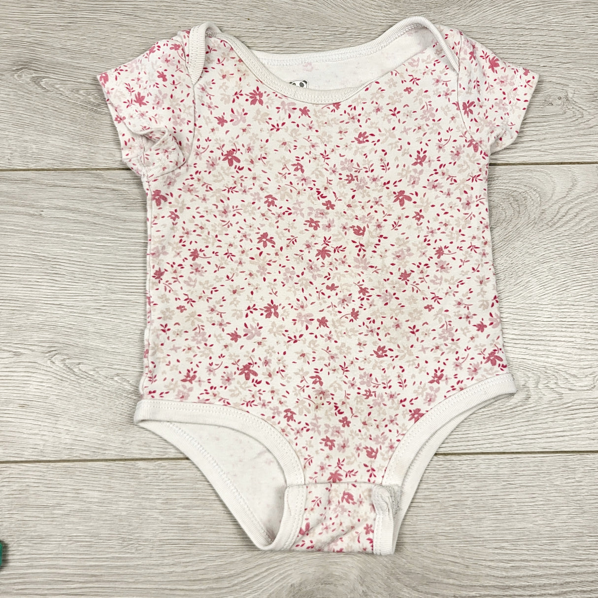 EHRS1 - Rococo white and pink floral print bodysuit. Size 9 months