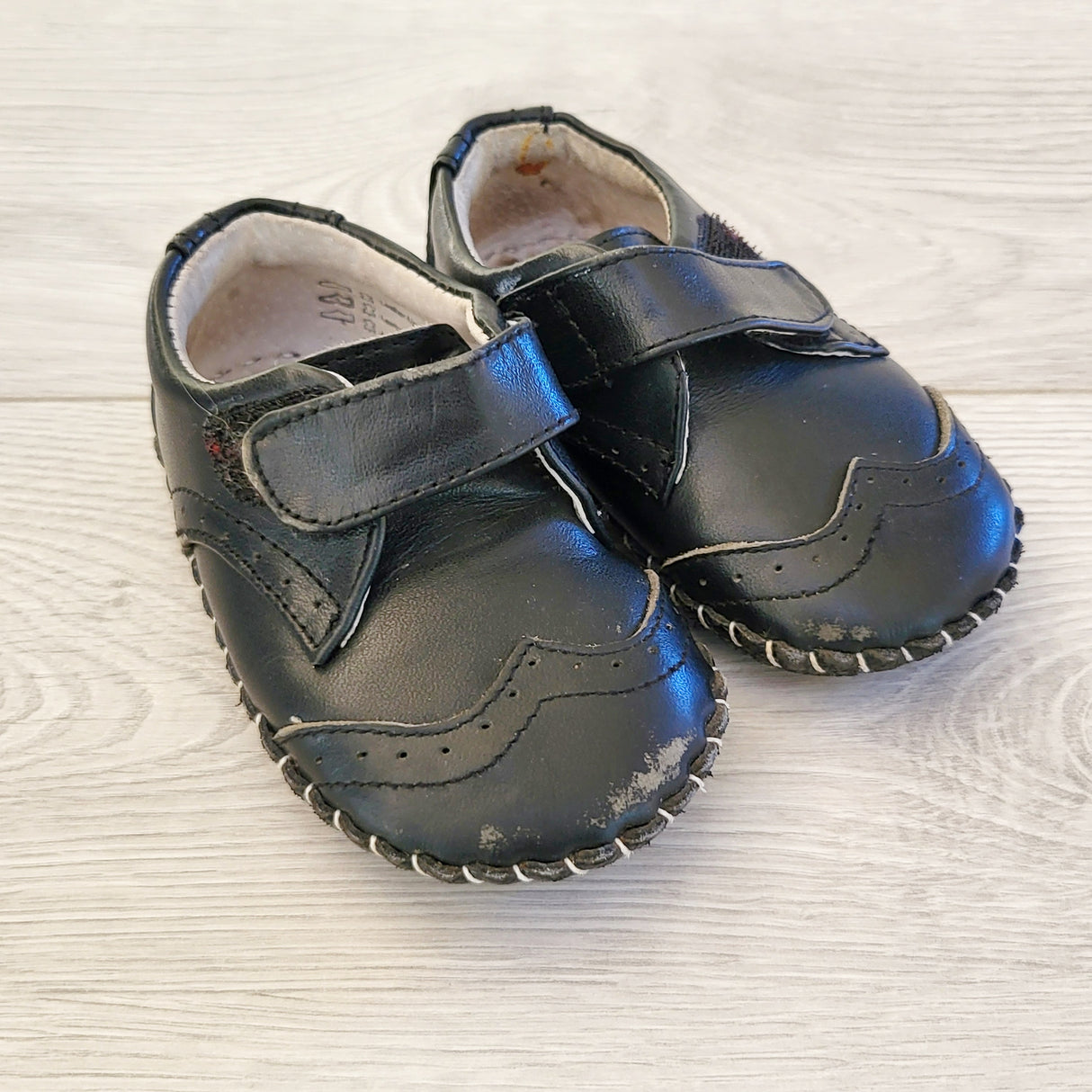 HCRW1 - Pediped black leather soft soled shoes. Size 4/4.5