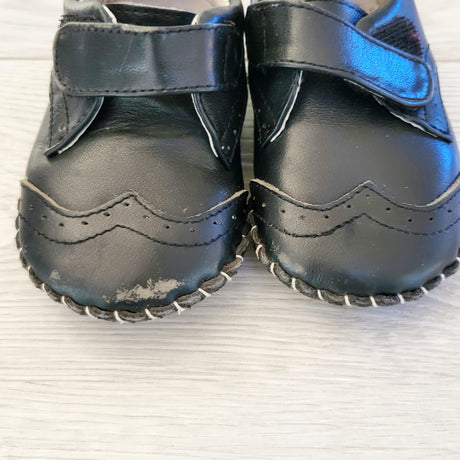 HCRW1 - Pediped black leather soft soled shoes. Size 4/4.5