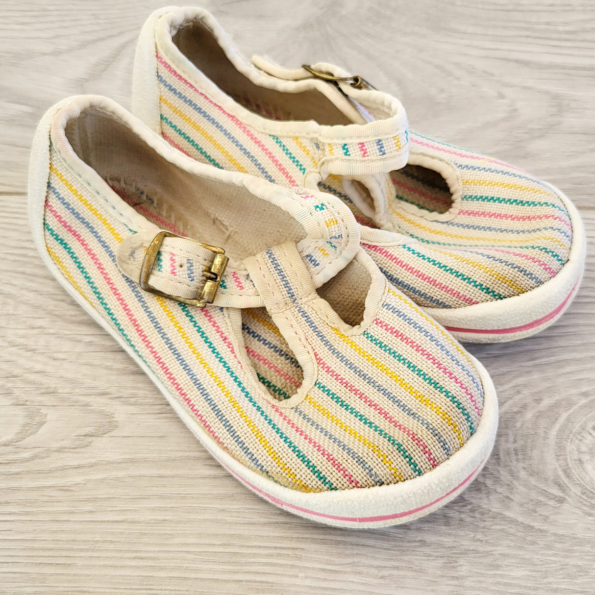 HCRW1 - Striped canvas shoes. Size 5