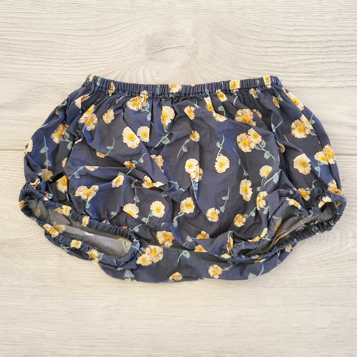 HCRW1 - Petits Vilains floral print bloomer style shorts. Size 2/3T