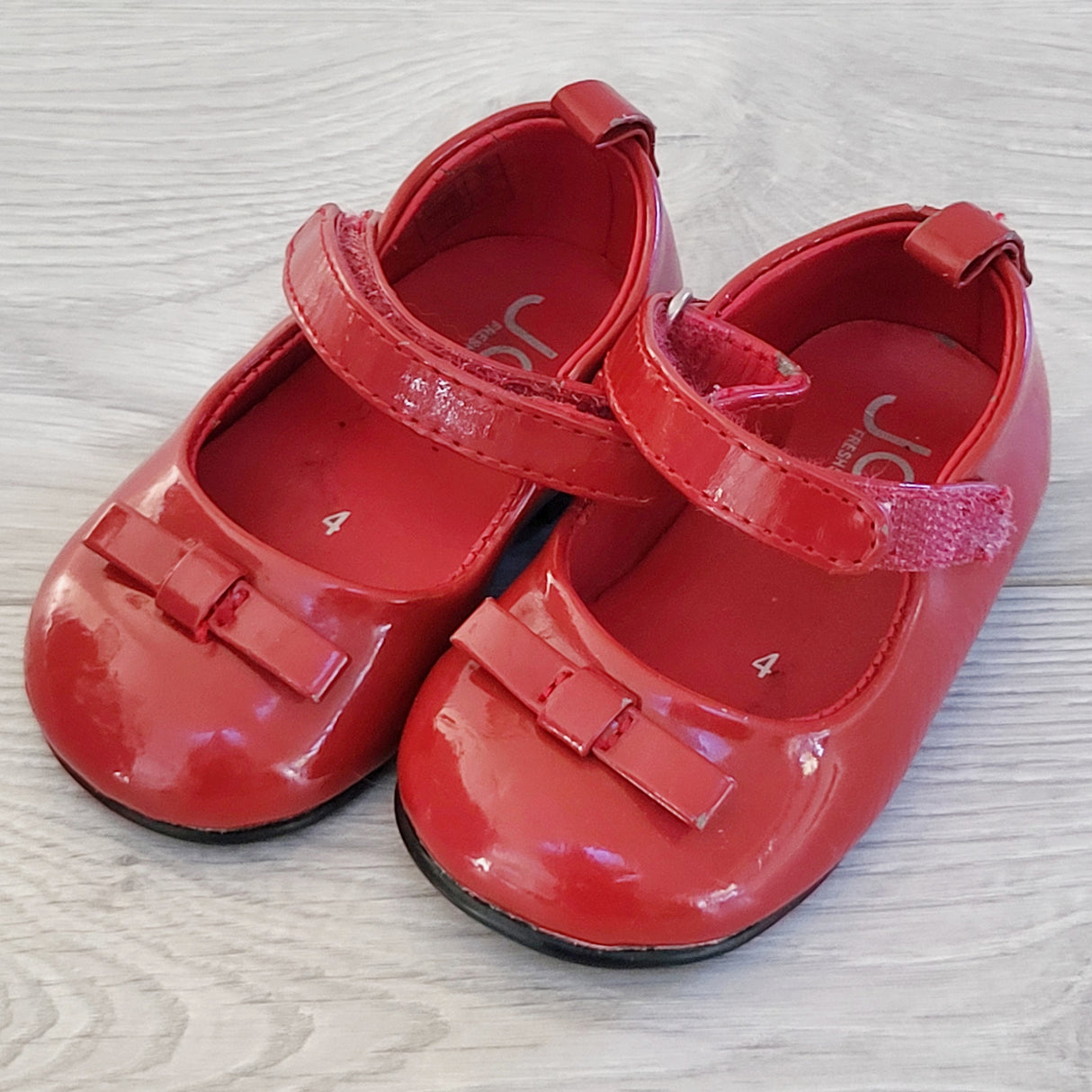 EHRS2 - Joe red patent leather shoes with bows. Size 4