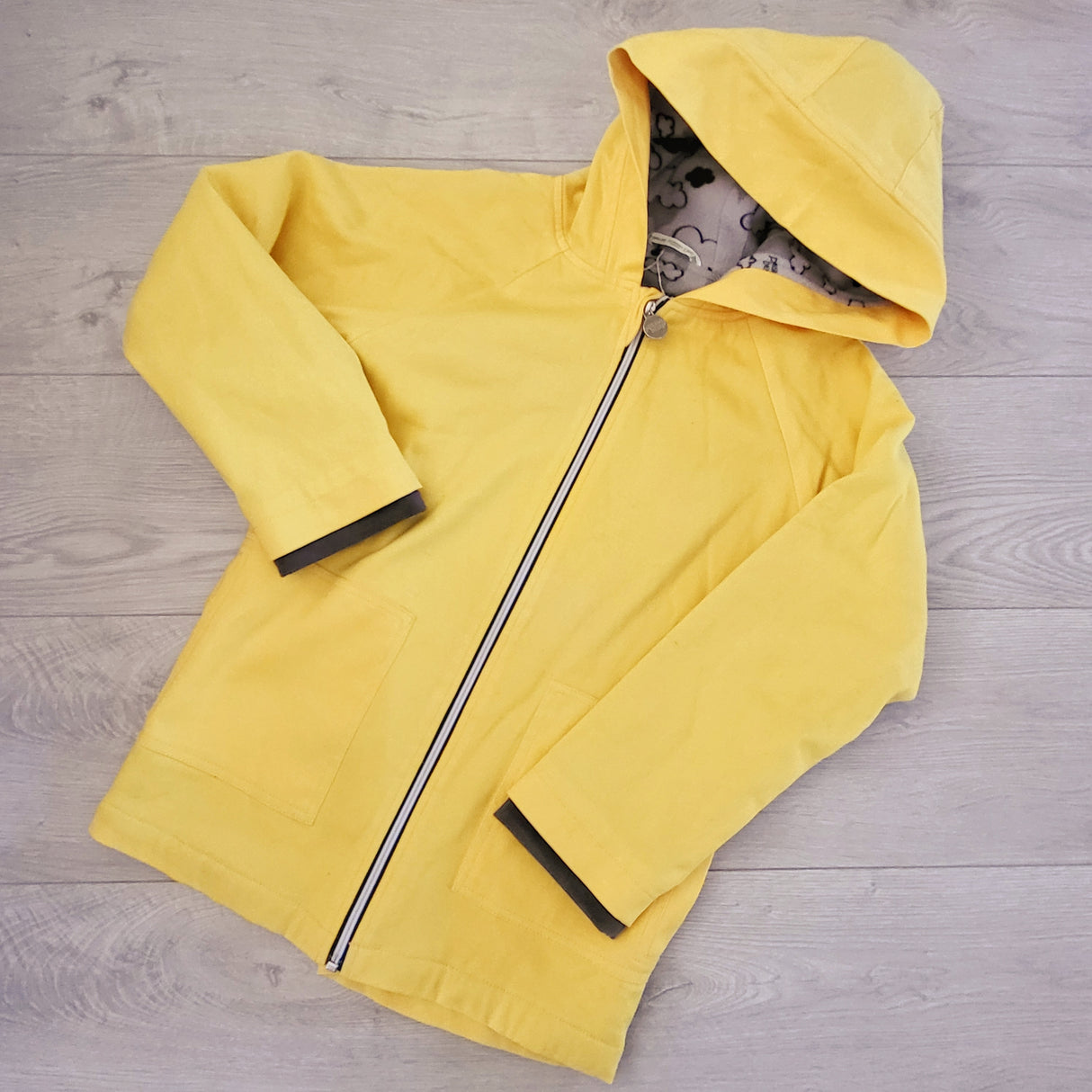 MGRE3 - NEW - Peekaboo Beans yellow fleece lined hooded canvas jacket. Size 10 🍁