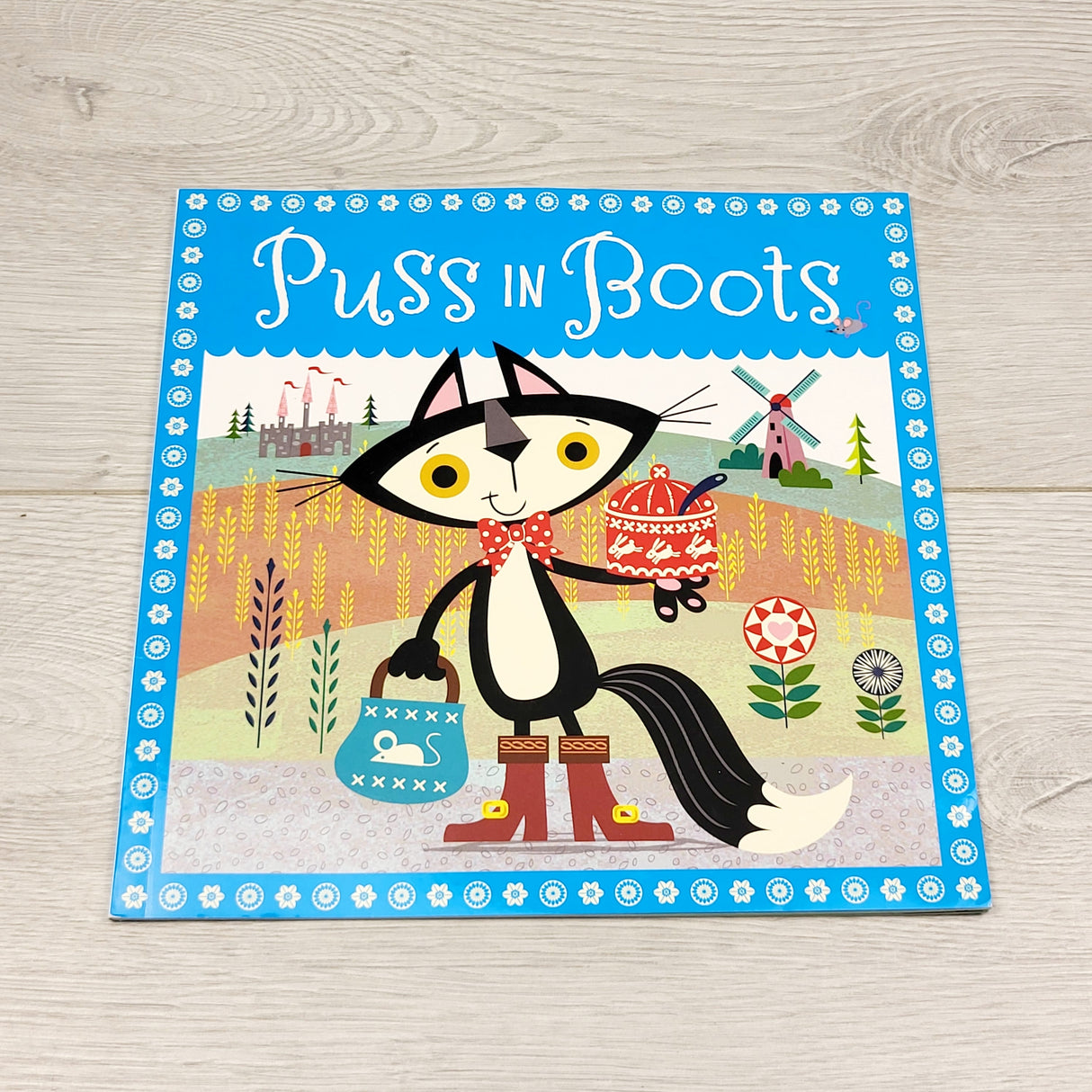 HCOL2 - Puss in Boots. Soft cover book