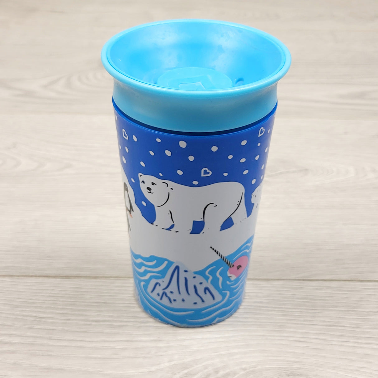 JLMB2 - Munchkin Miracle 360 sippy cup with polar bears