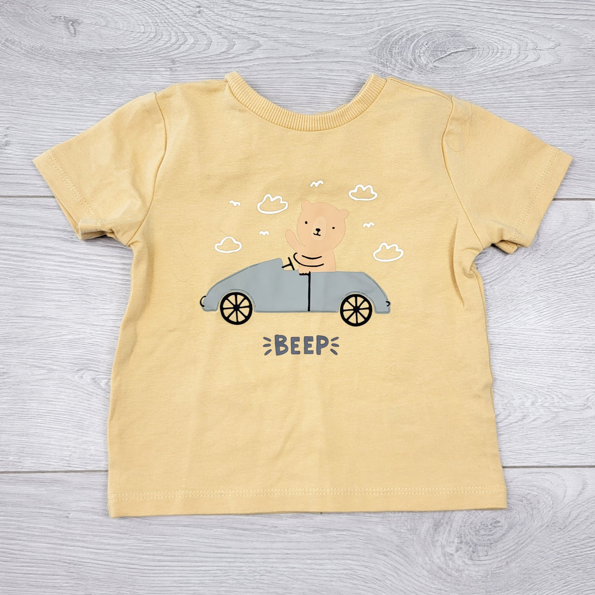 AALD1 - Pekkle yellow t-shirt with bear in car. Size 12 months