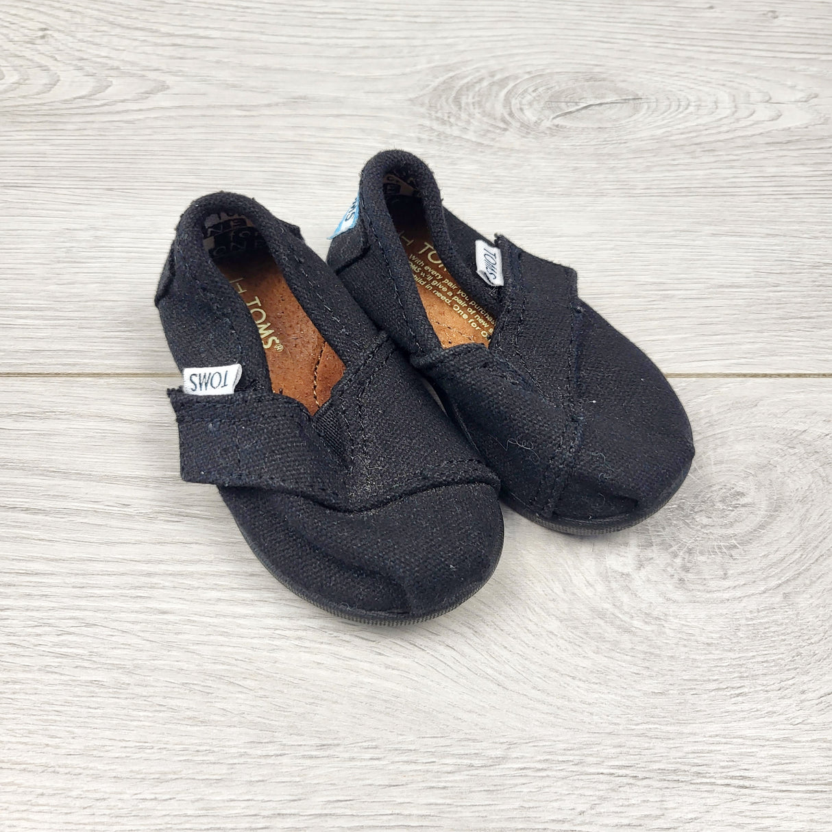 AALD12 - Toms black infant canvas shoes. Size 2 (infant)