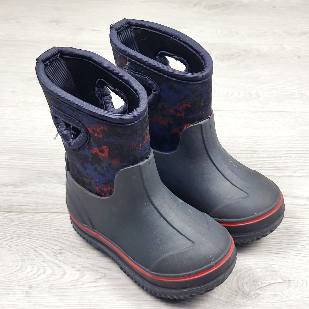 LUGE1 - Neoprene rain boots. Size 7