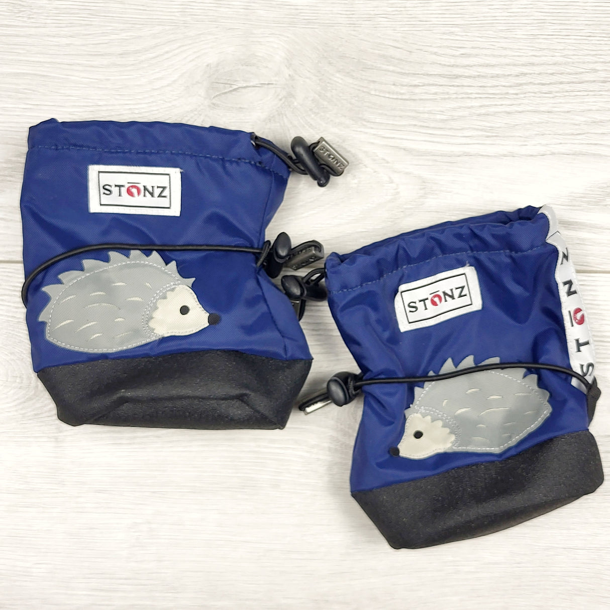 LUGE1 - Stonz navy waterproof booties with hedgehogs. Size small (0-6 months)