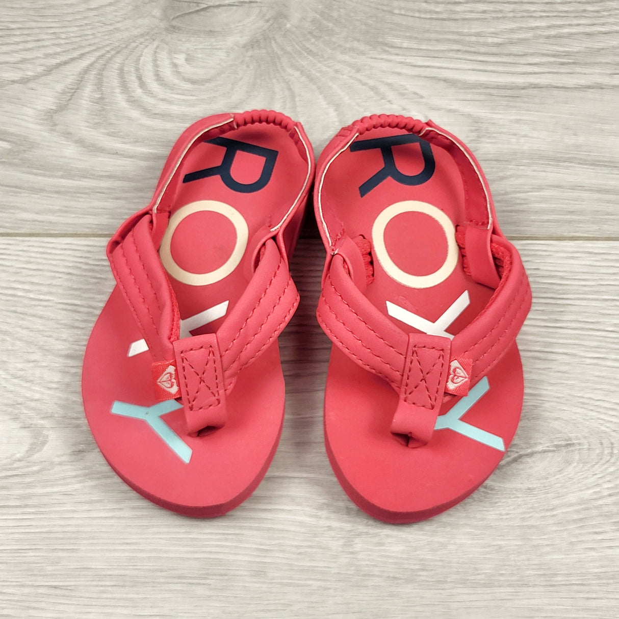 LUGE1 - Roxy pink flip flop sandals. Size 5