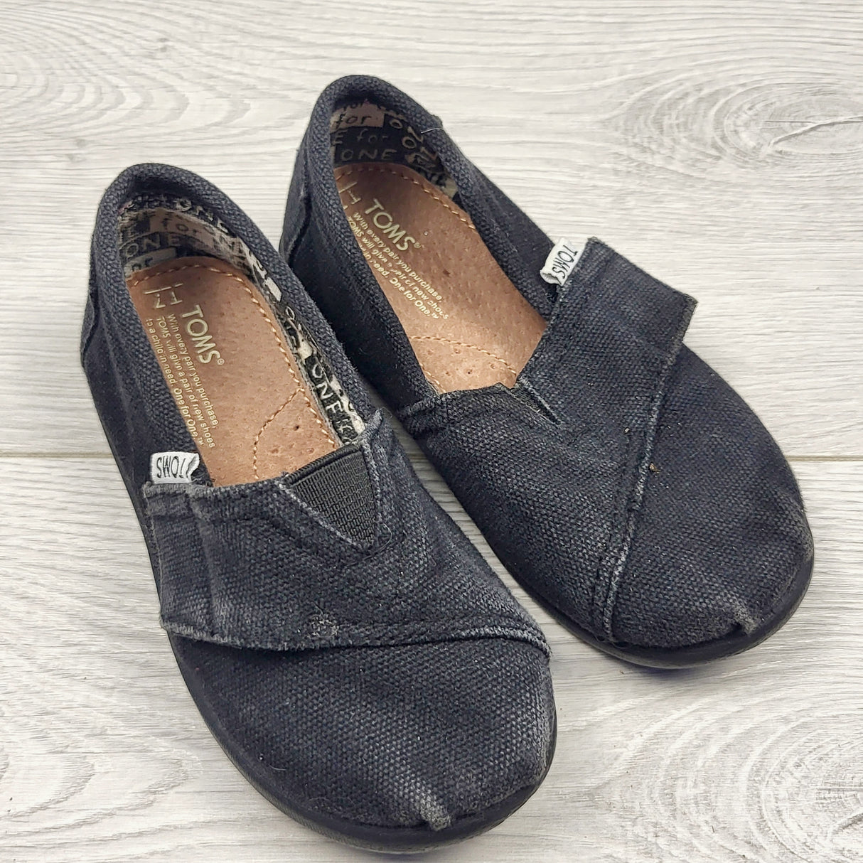 KLAR1 - Toms black canvas slip on shoes. Size 7