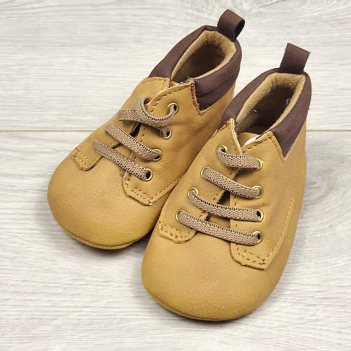 CCAM4 - Tan soft soled shoes with elastic laces. Size like 0-6 months