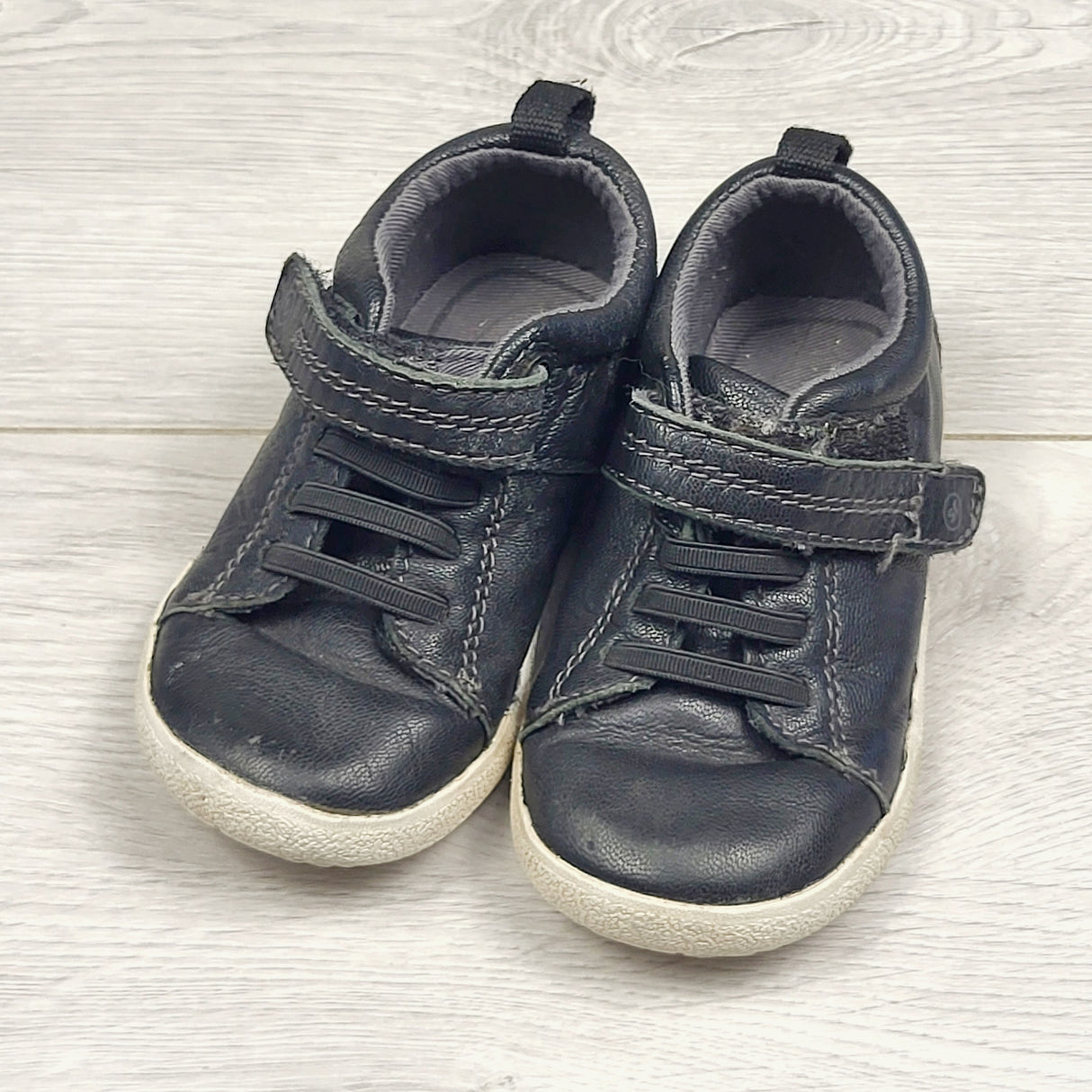 CCAM4 - Stride Rite black leather shoes. Size 5.5