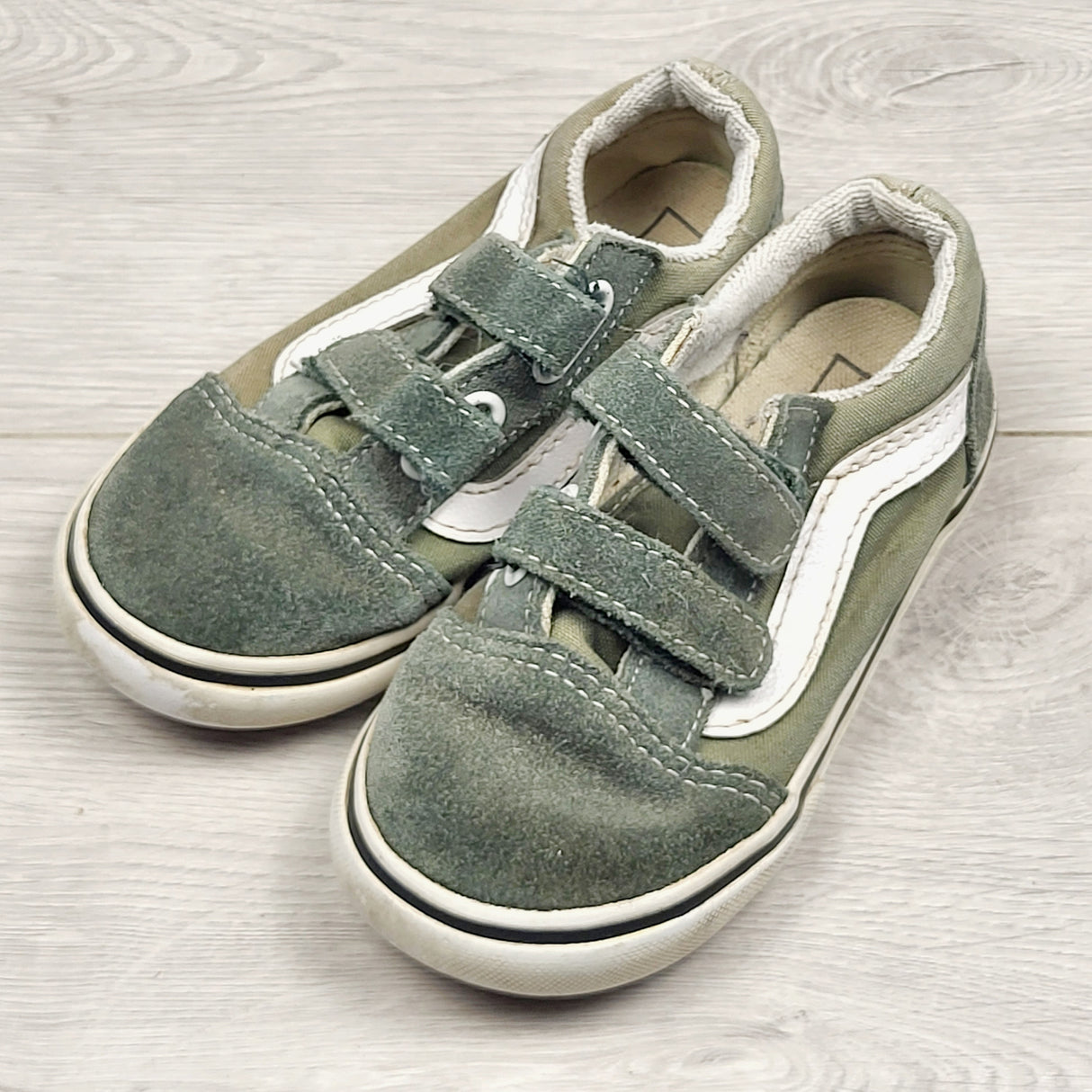 CCAM4 - Vans green suede / canvas shoes. Size 9