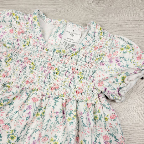 PS3 - Robe blanche à imprimé floral Laura Ashley. Taille 24 mois