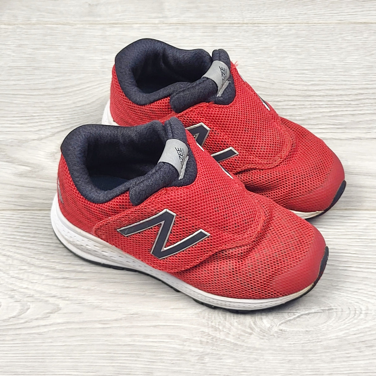 RBEN1 - New Balance red Vazee Rush running shoes. Size 8