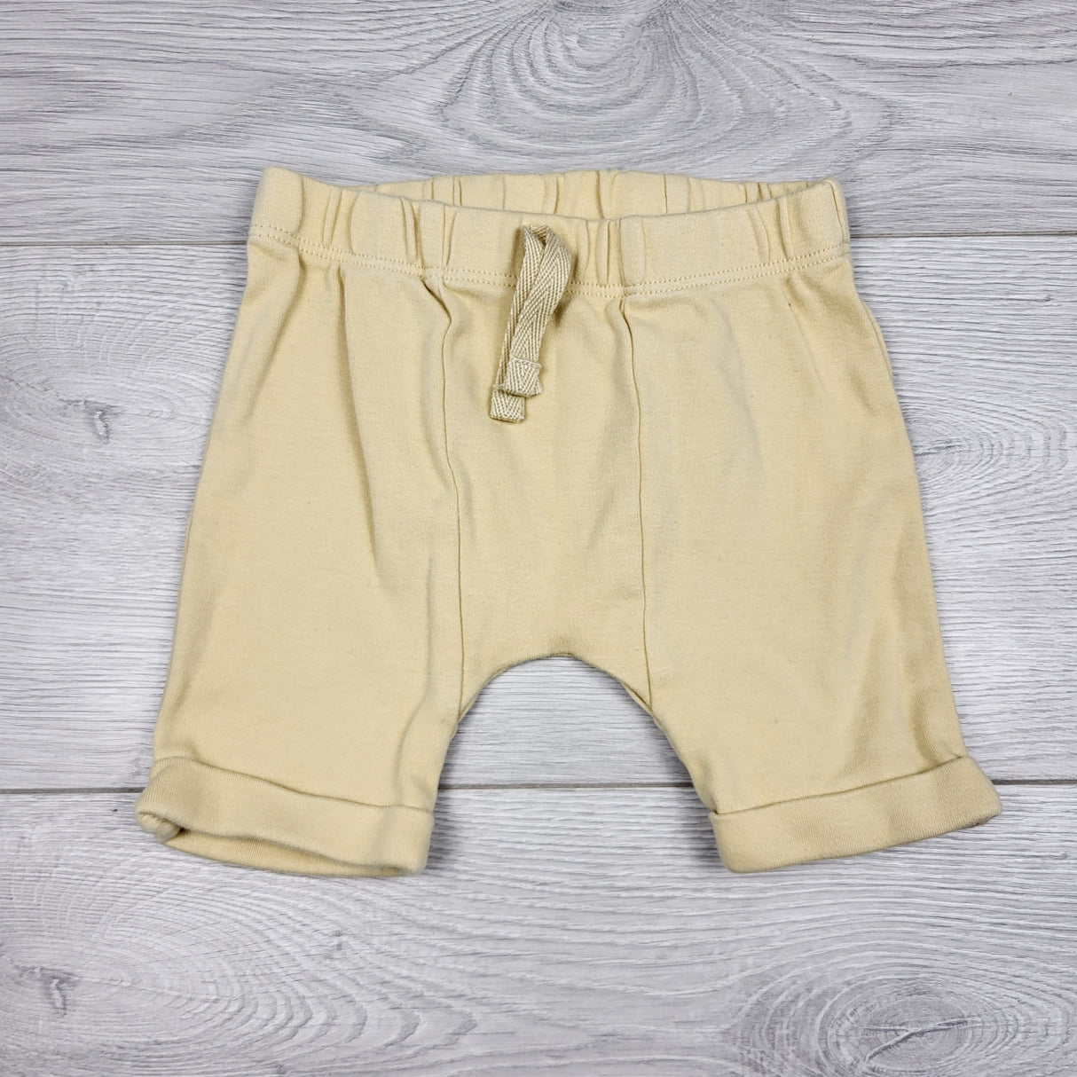 CCAM5 - Kate Quinn yellow organic cotton shorts. Size 6-12 months