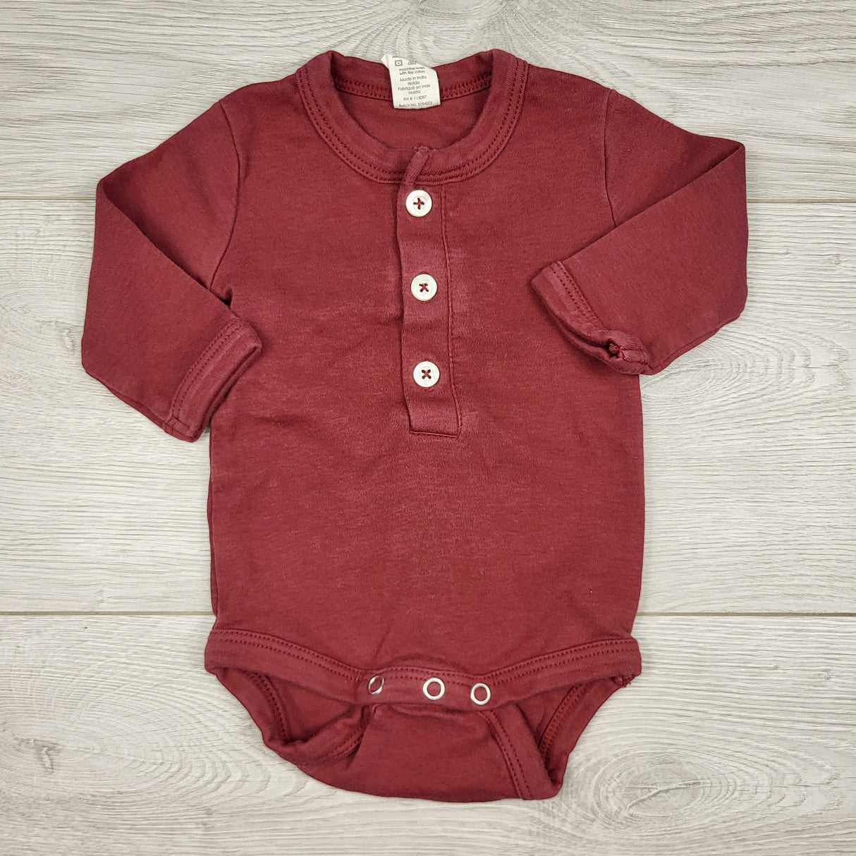 CCAM5 - Kate Quinn burgundy organic cotton bodysuit with buttons. Size 3-6 months