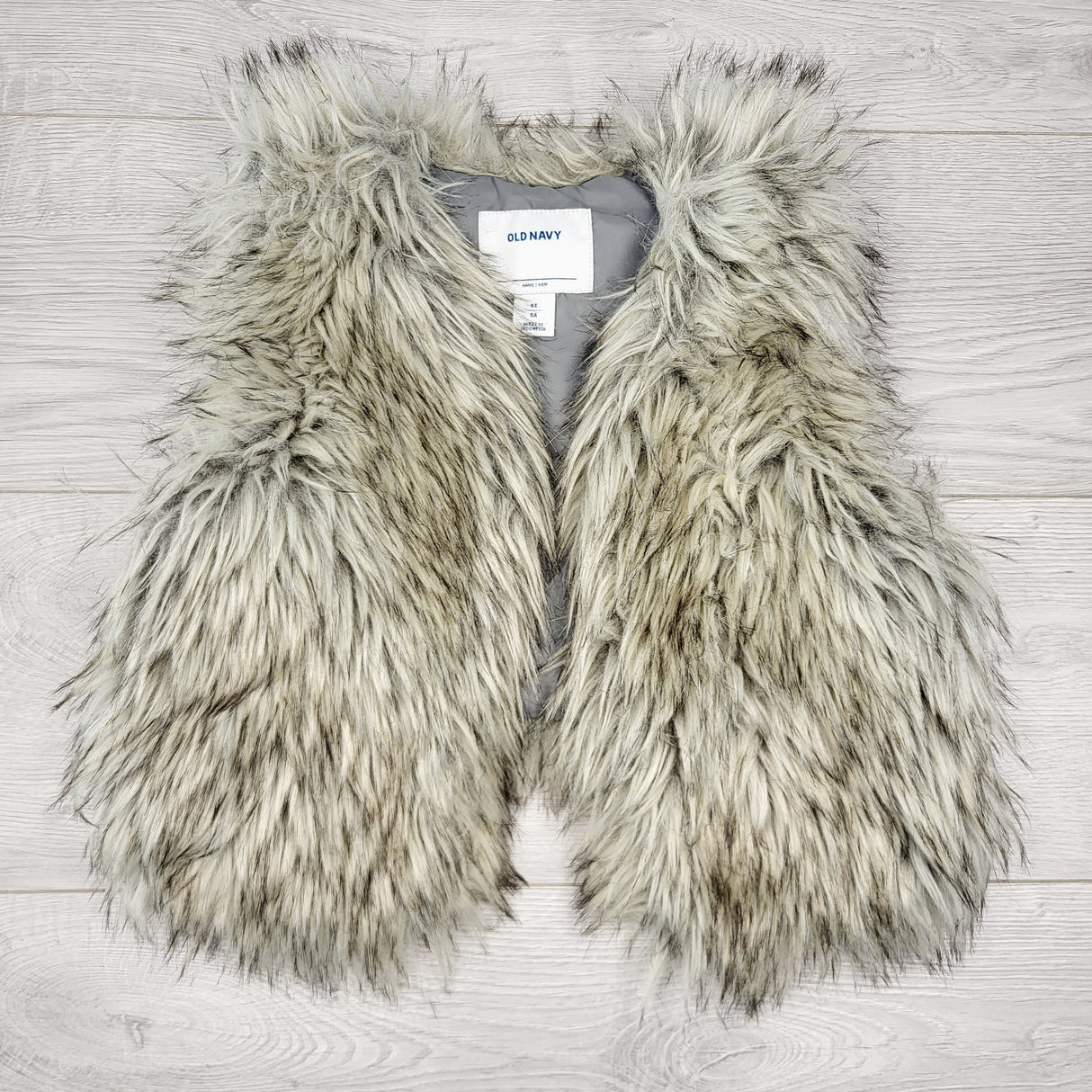 CTWN1 - Old Navy faux fur vest. Size 5T