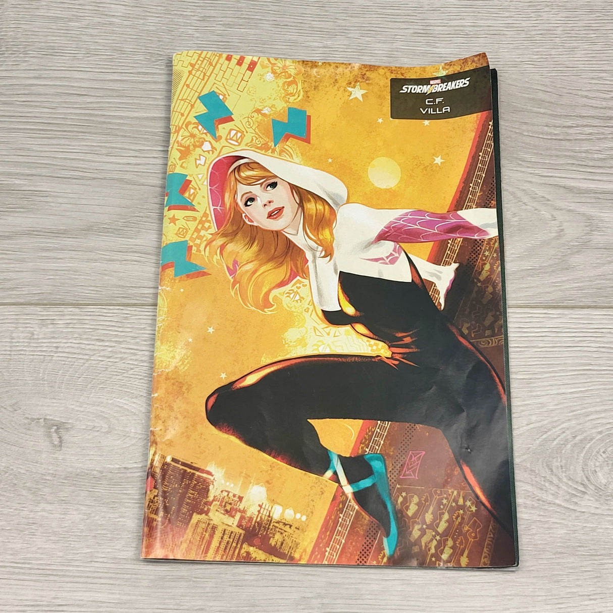 ZPXT11 - Marvel Spider-Gwen comic book