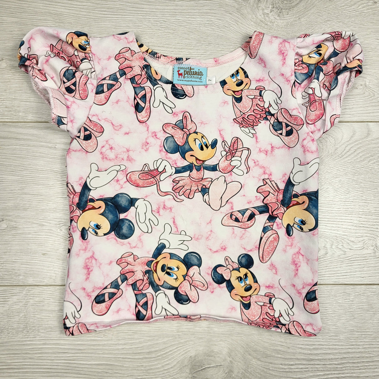 LHEP2 - Sweet Petunia Clothing cropped Minnie Mouse top. Size 7