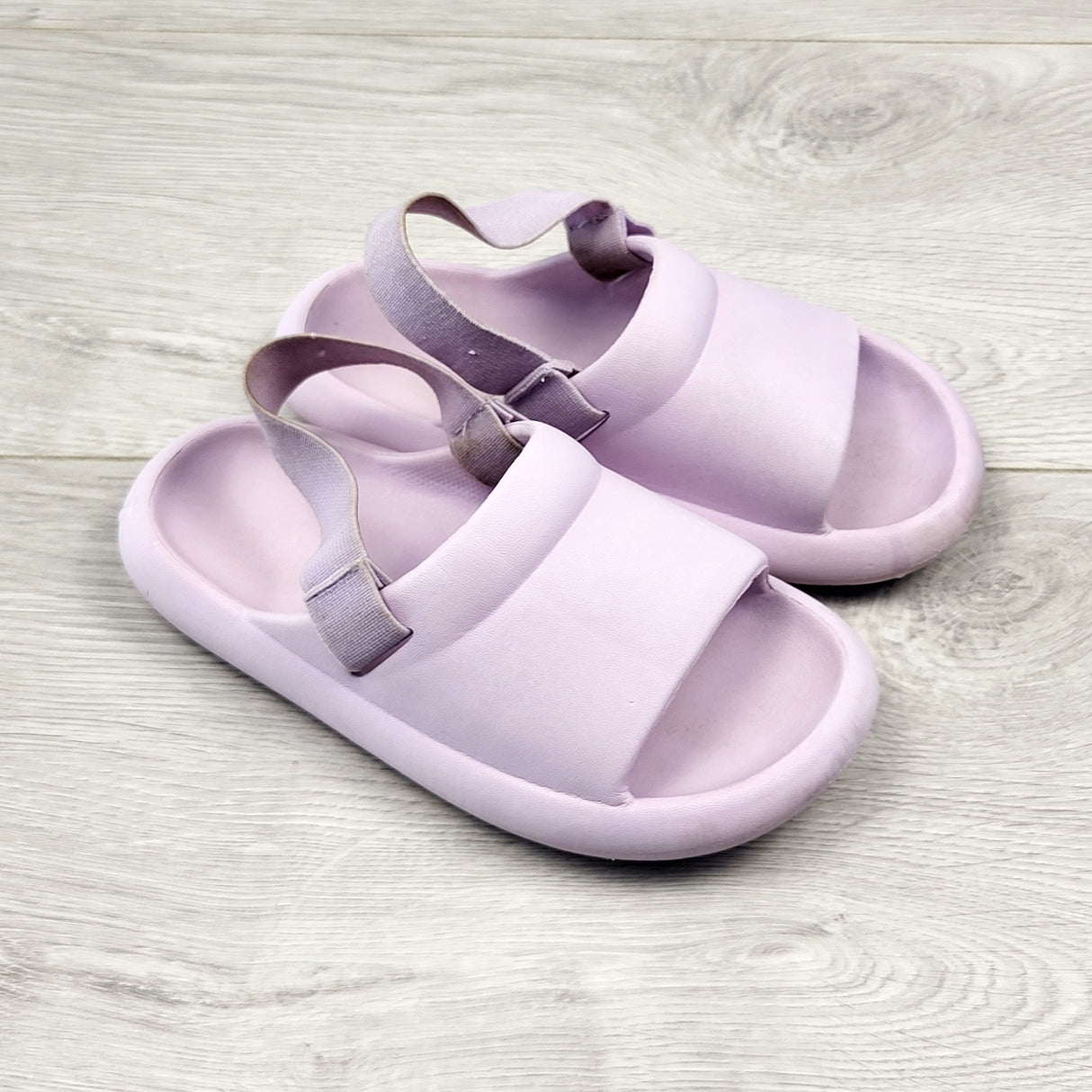 TSAM1 - Zara pinky-purple rubberized sandals. Size 9