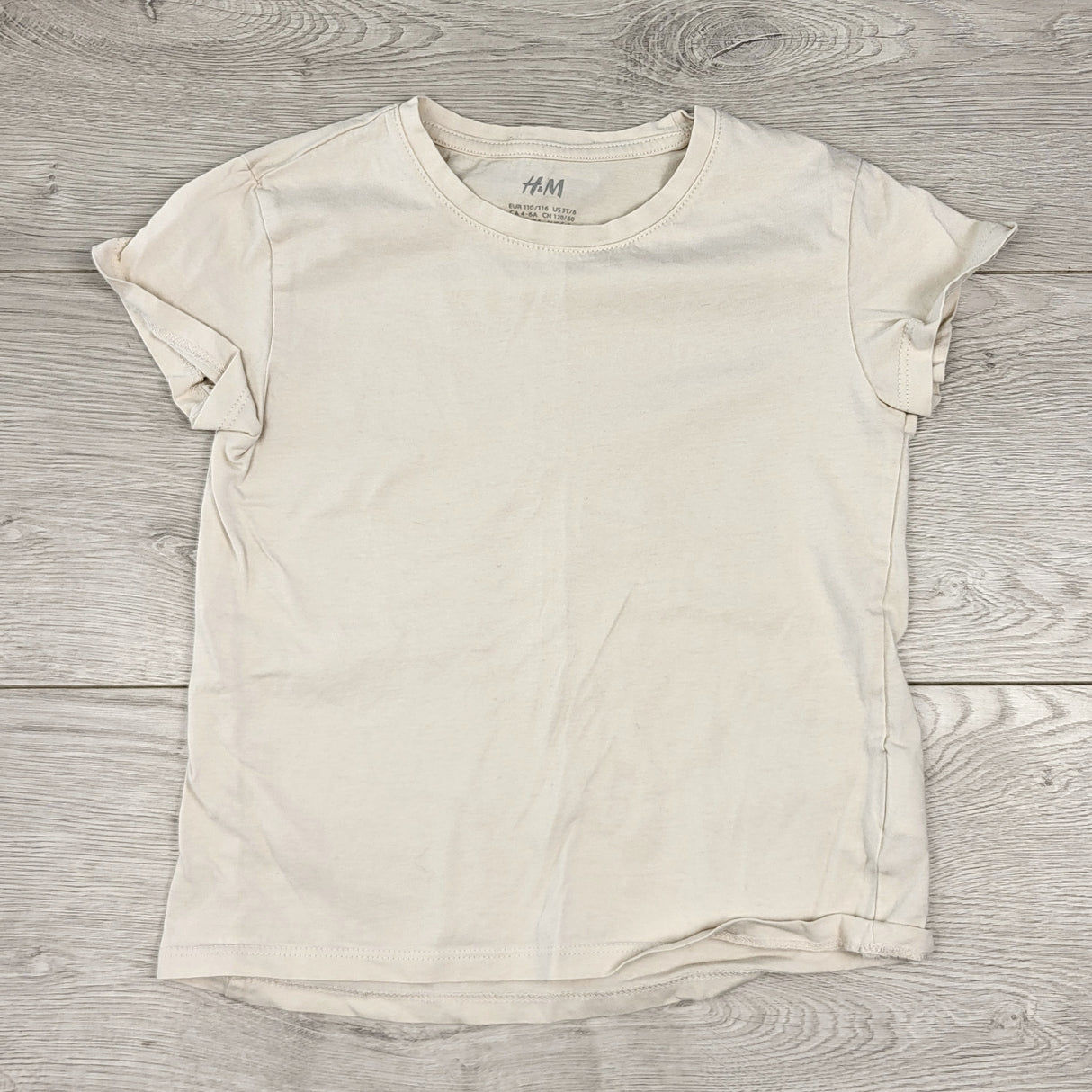 TSAM2 - H and M off-white t-shirt. Size 4-6 Years