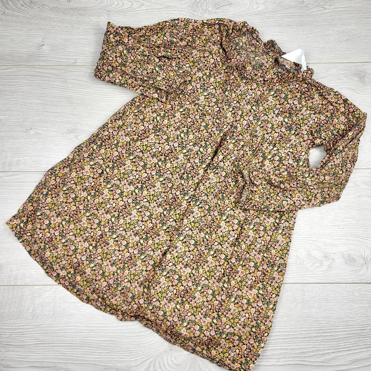 TSAM22 - H and M long sleeved floral print dress. Size 4/5T