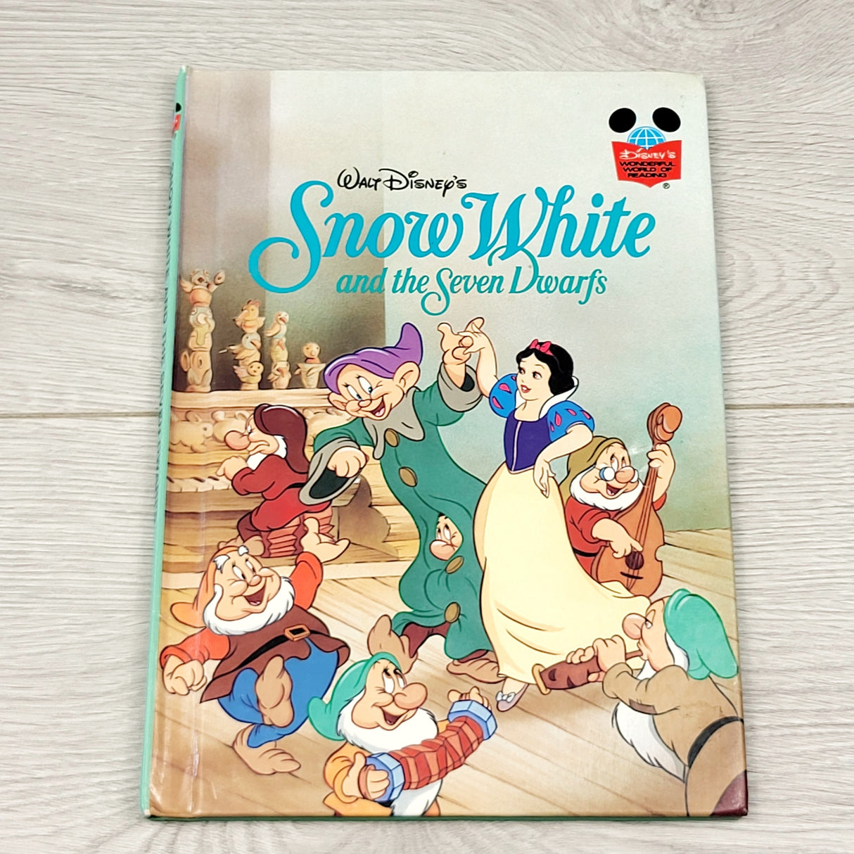 LHEP3 - Snow White and the Seven Dwarfs. Hardcover book